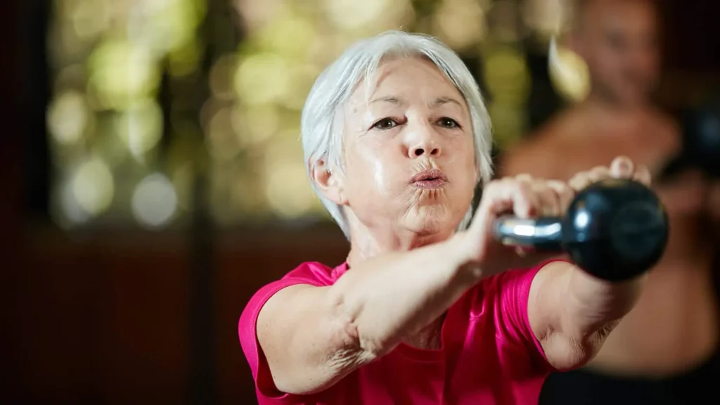 Toning Arms Without the Bulk: Is It Achievable? 1 Woman doing resistance band exercises for toned arms Southampton