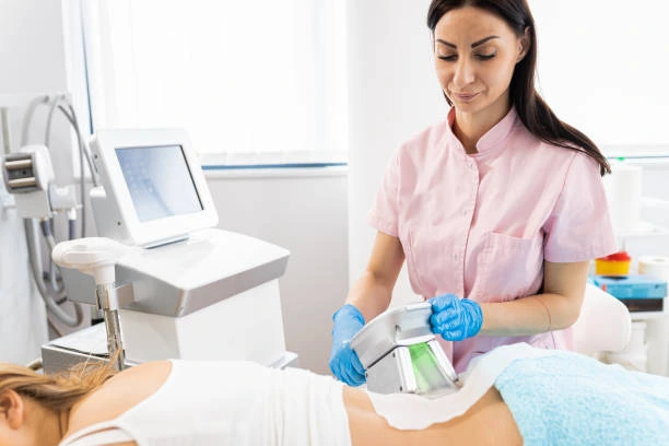 Cryolipolysis Southampton 	 treatment on a person's back to reduce fat.